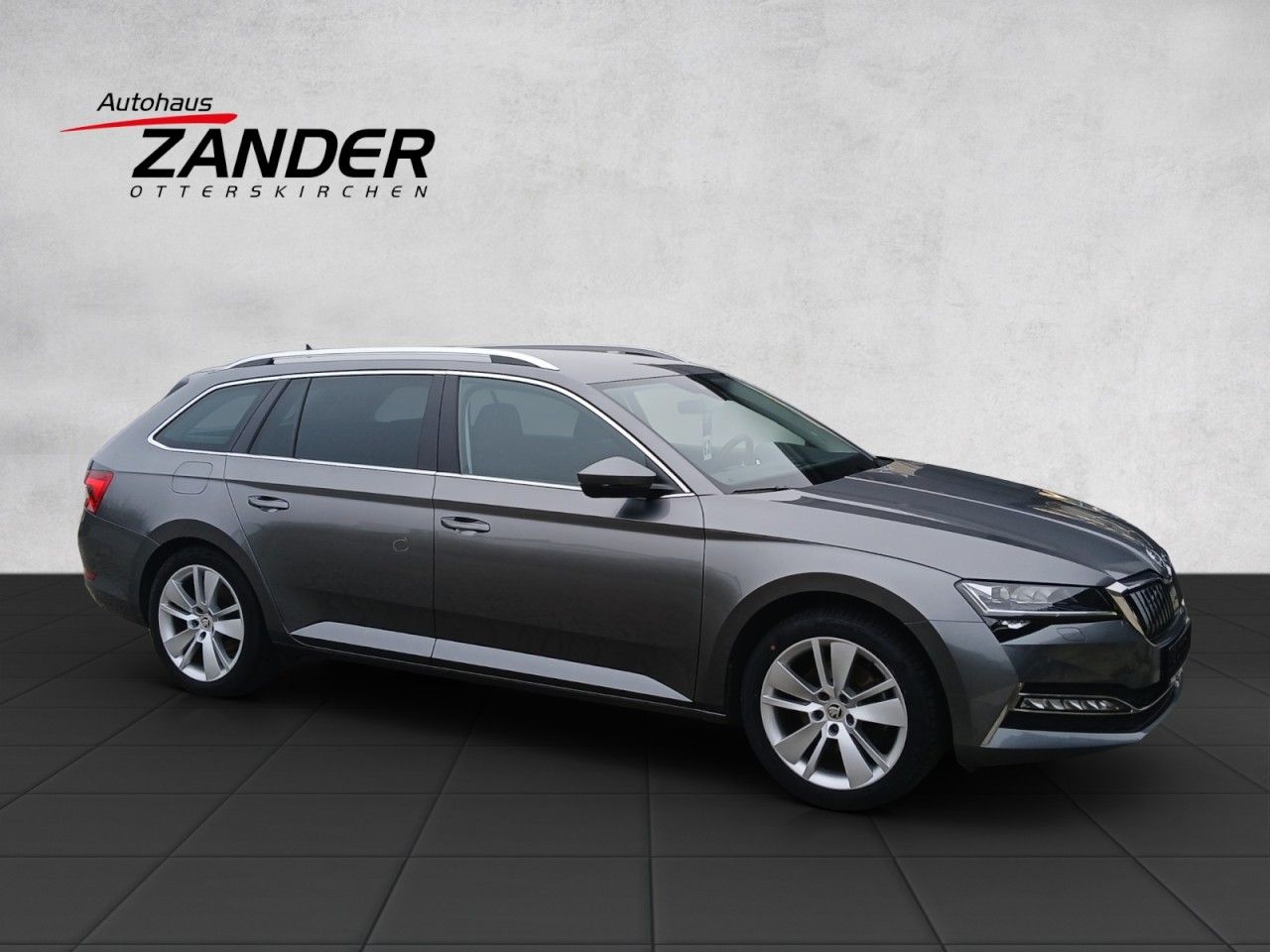 Fahrzeugabbildung SKODA Superb Combi Style iV AHK NAVI Standheizung