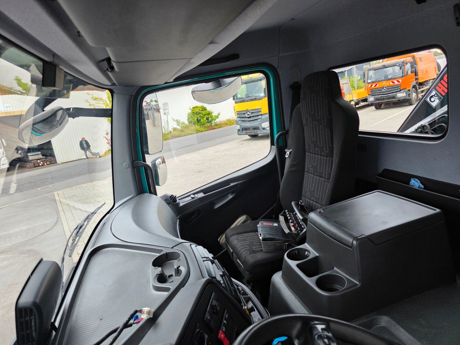 Fahrzeugabbildung Mercedes-Benz Atego 1223 KK HIAB X-HIDUO 082 Funk 2x AHK