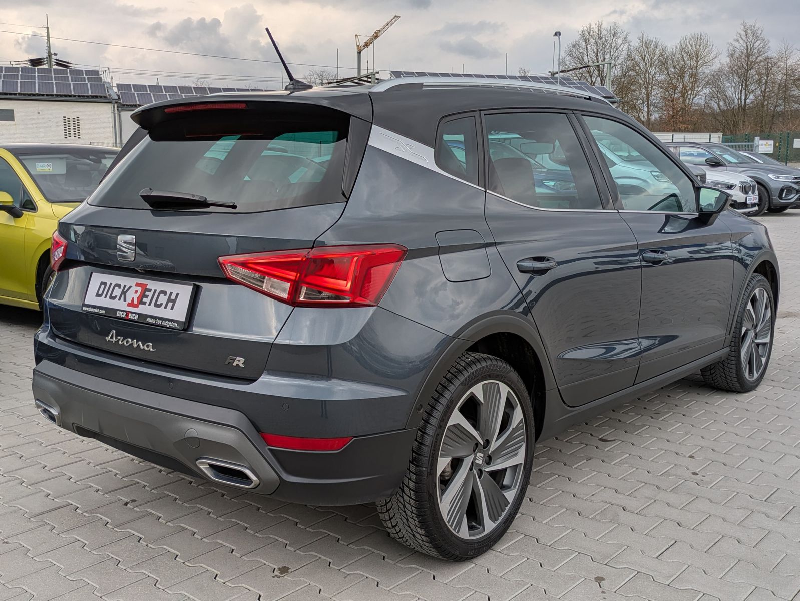 Fahrzeugabbildung SEAT Arona 1.0 TSI FR DSG AHK*ACC*LED*APP*DAB*KAMERA