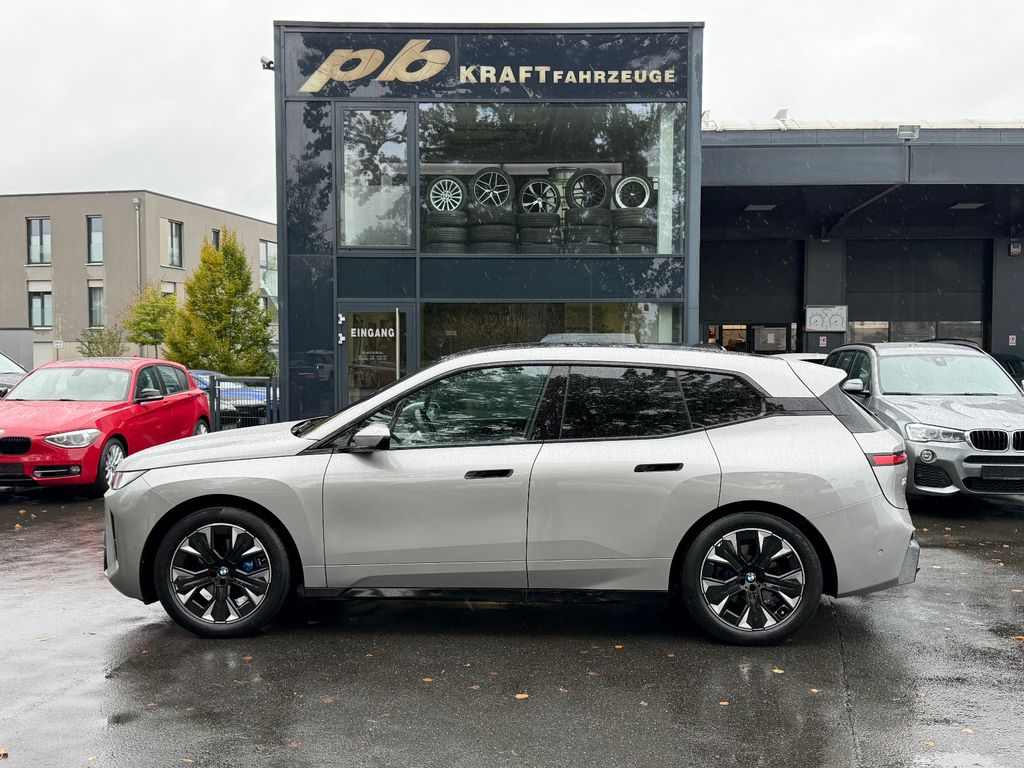 Image of BMW iX