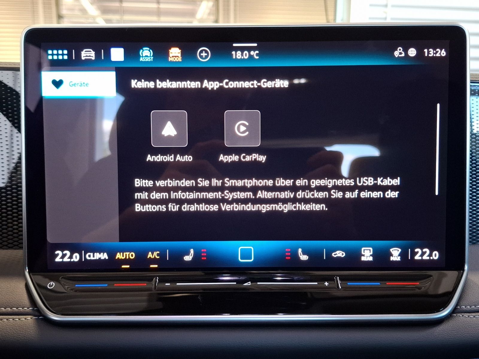 Fahrzeugabbildung Volkswagen Tiguan eTSI Life DSG LED AHK Navi AID ACC RFK SH