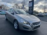 Volvo S60 Lim. Momentum/Navi/Klima/Xenon/Cruise/Si-Hz/ - gebrauchte Volvo S60 aus dem Jahr 2013