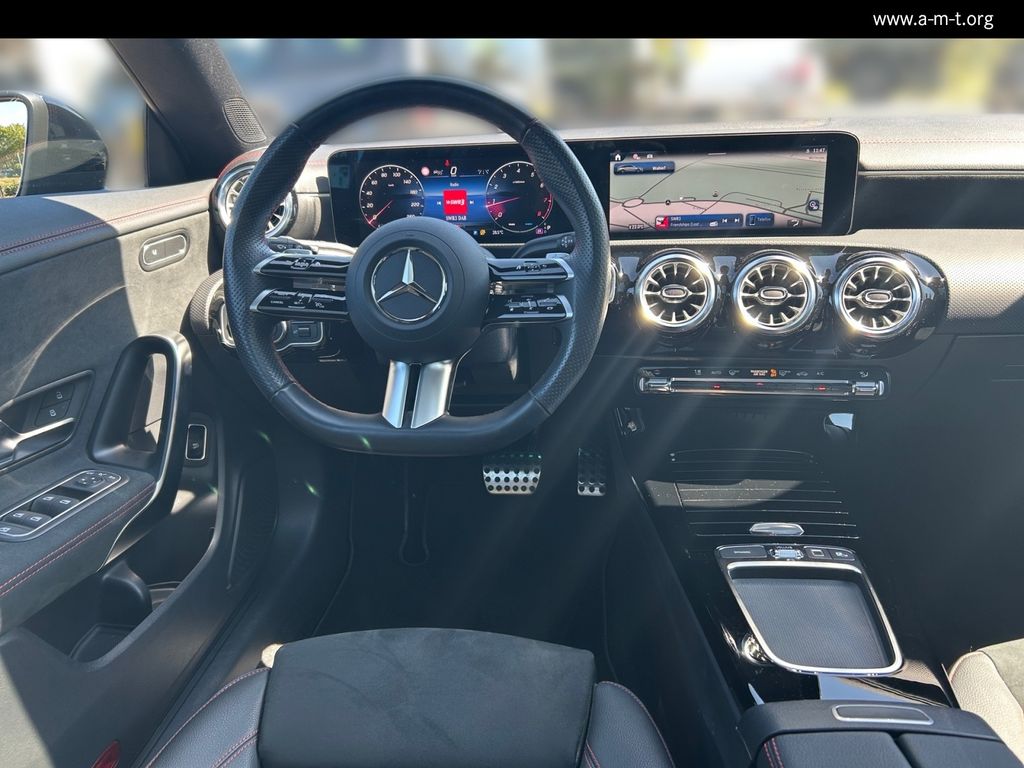MERCEDES-BENZ CLA 200 Shooting Brake