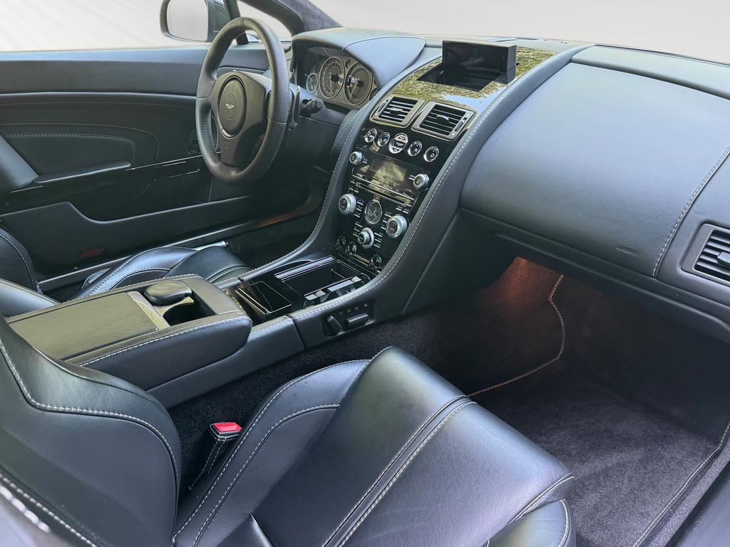 Aston Martin V12 Vantage