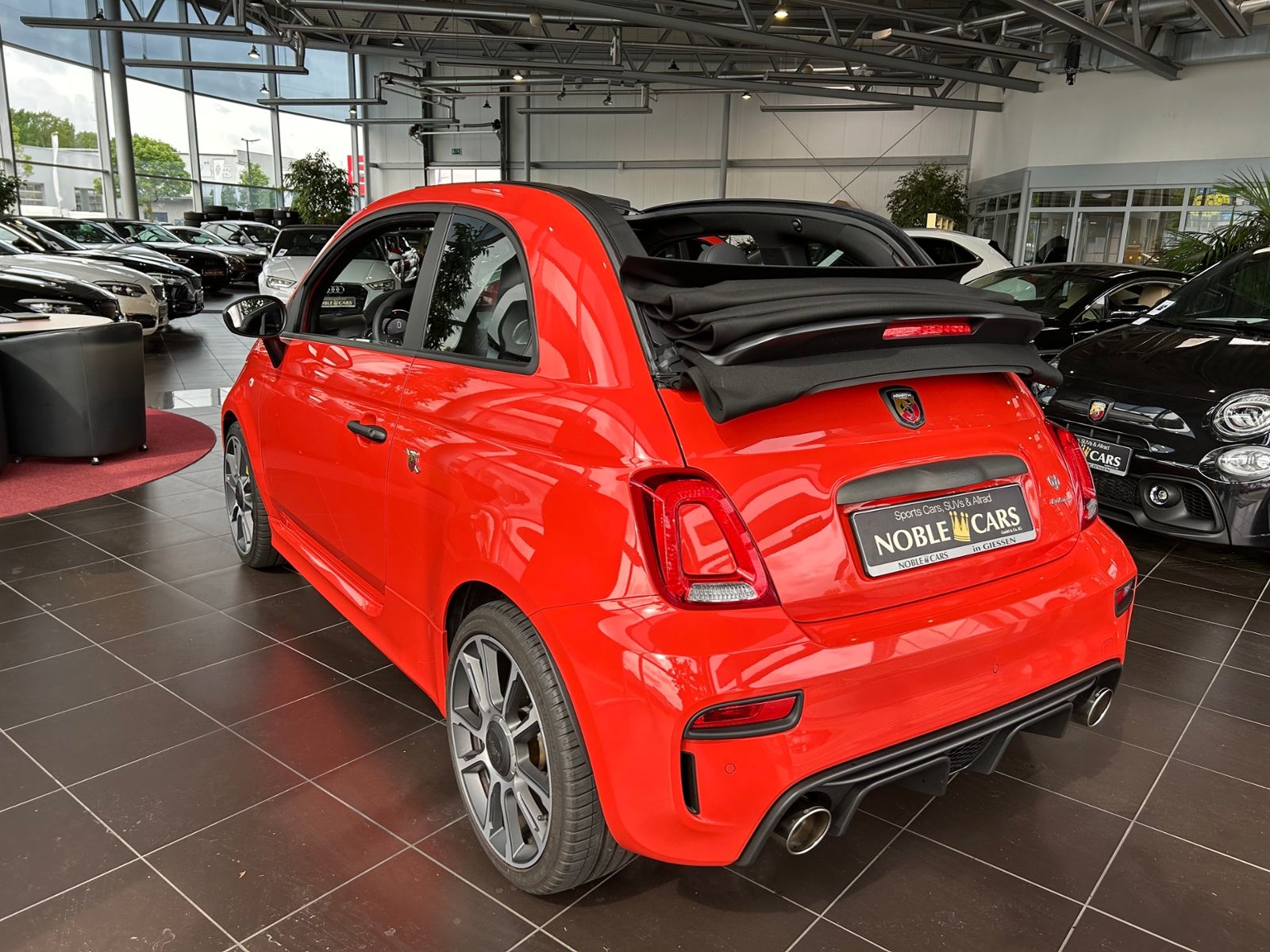 Fahrzeugabbildung Abarth 695C Cabrio Turismo BEATS NAV LEDER ALU
