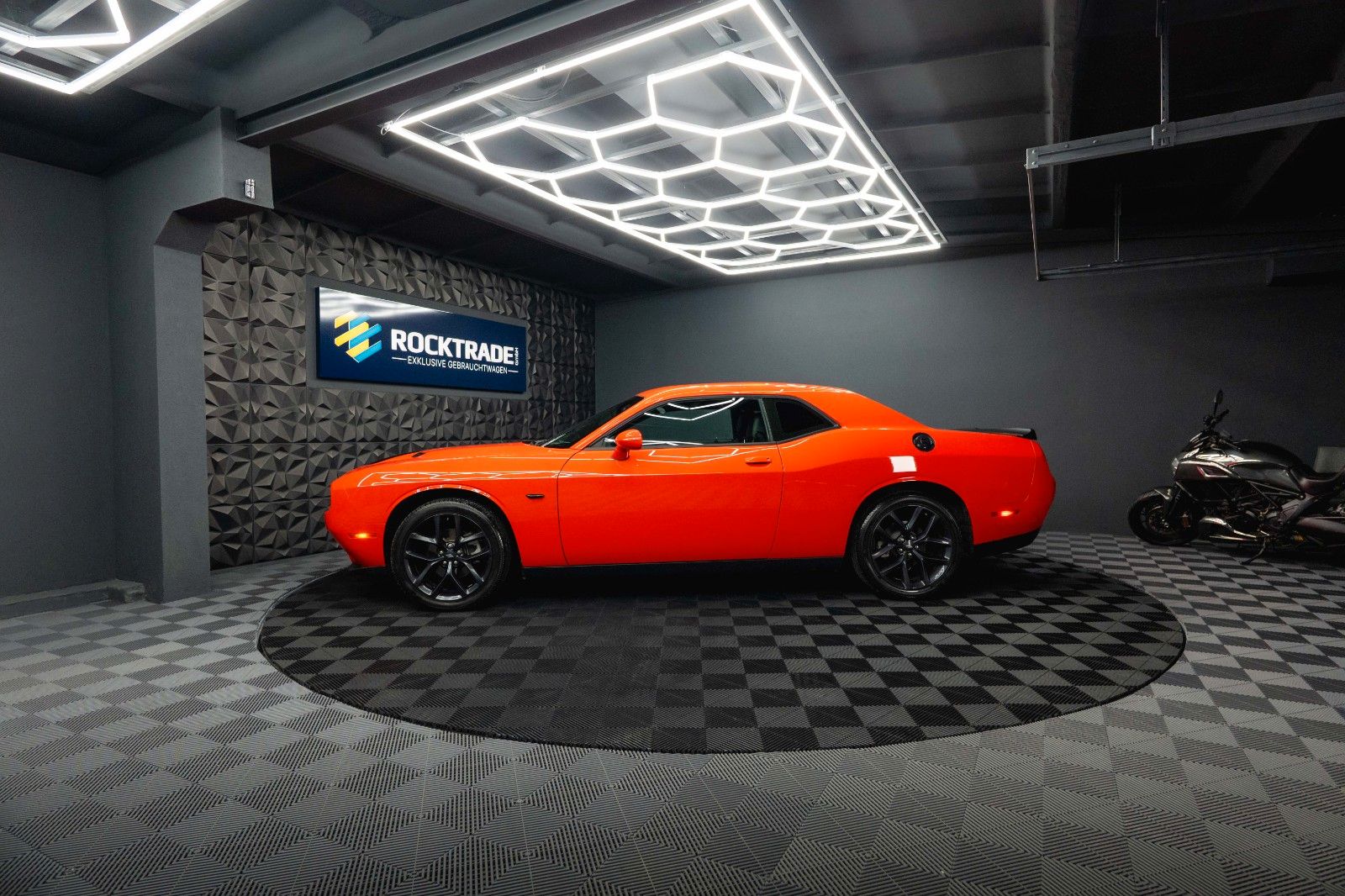 Fahrzeugabbildung Dodge Challenger 3.6 V6 GT SRT Styling *LED*1.Hand*19%