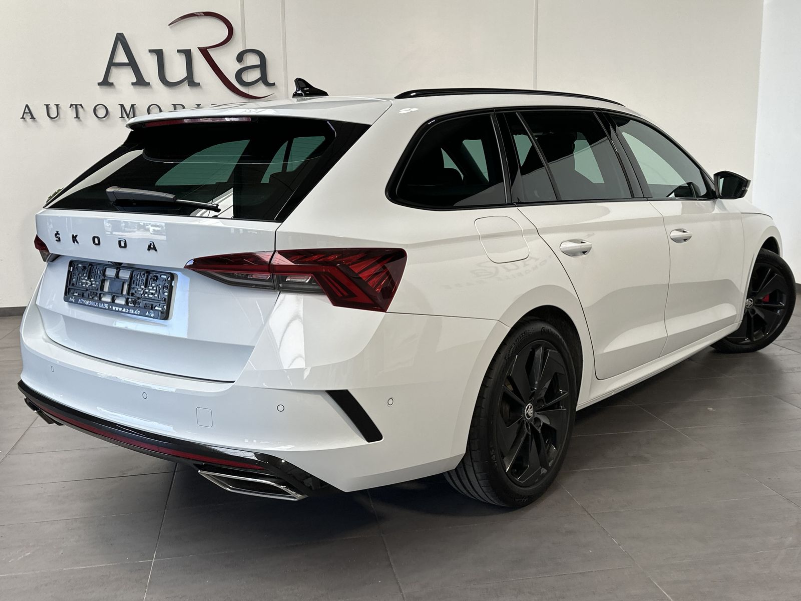 Fahrzeugabbildung SKODA Octavia Combi RS NAV+LED+AHK+V-COCKPIT+HEADUP+PP