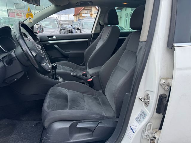 Fahrzeugabbildung Volkswagen Golf 1.4 TSI Highline Variant Motor läuft