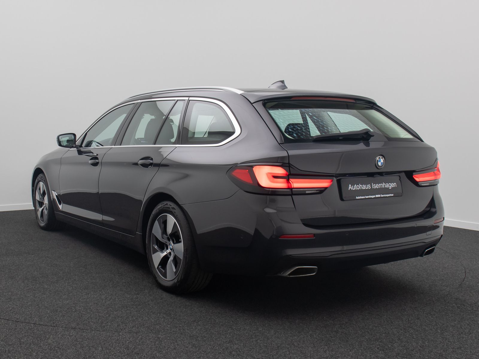 Fahrzeugabbildung BMW 520d xD  Kamera Laser HUD DAB AHK Komfort Alarm