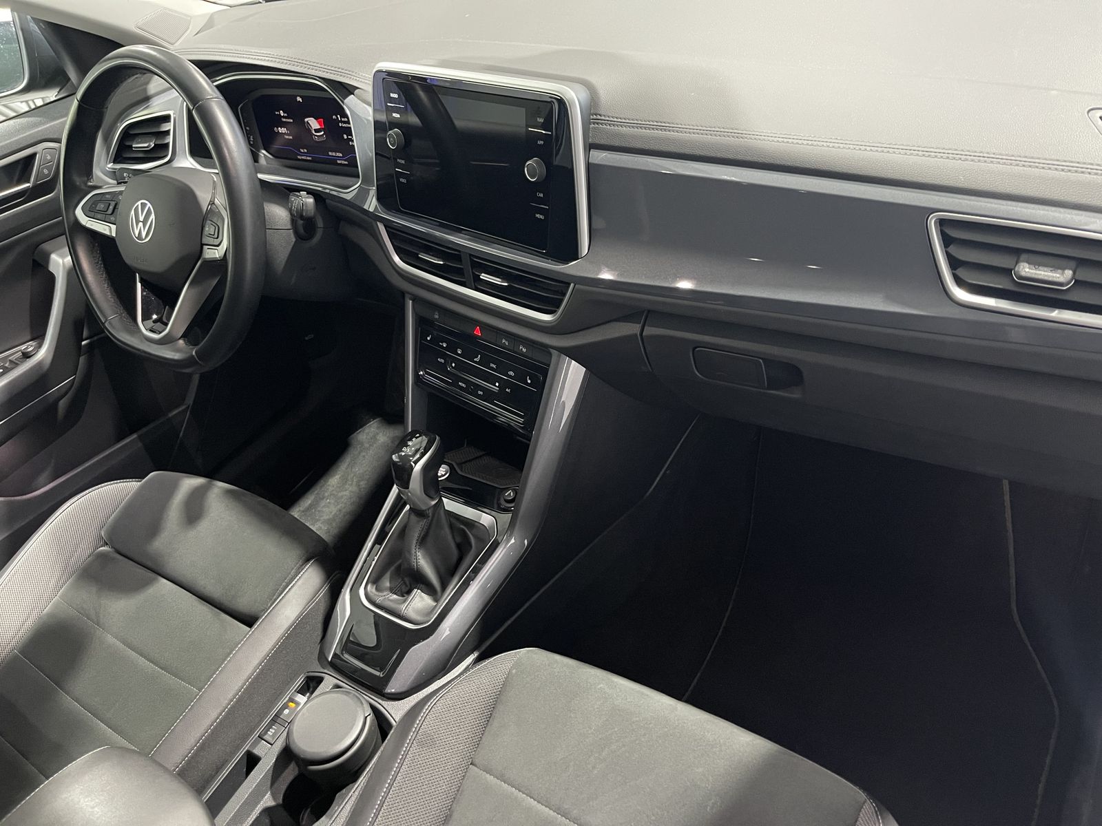 Fahrzeugabbildung Volkswagen T-Roc 1.5 TSI*Style*AHK*LED-Plus*ACC*Cam*ELHK*