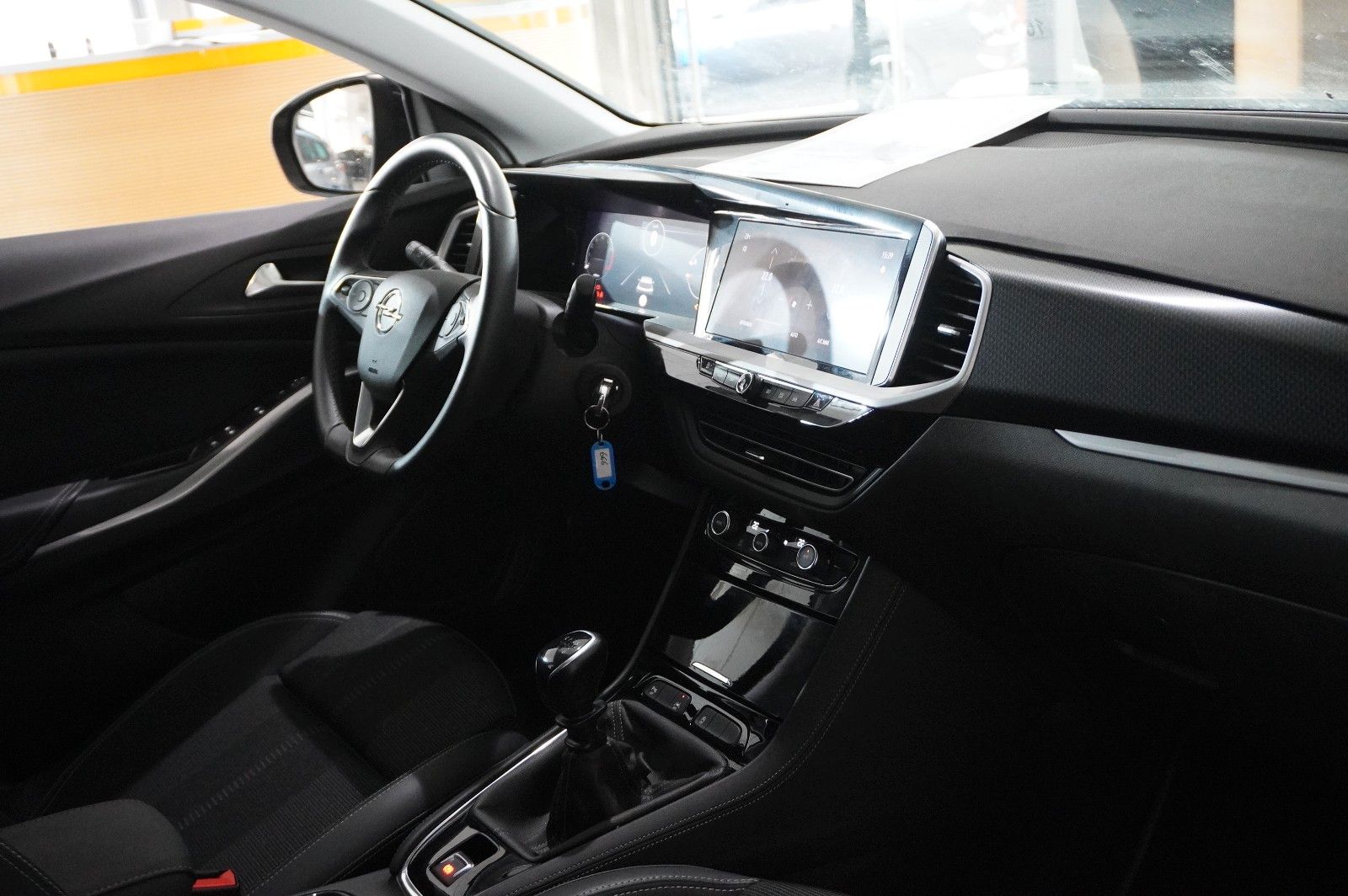 Fahrzeugabbildung Opel Grandland (X) 1.2T GS SPORT NAVI/LED/VIRT./DAB+