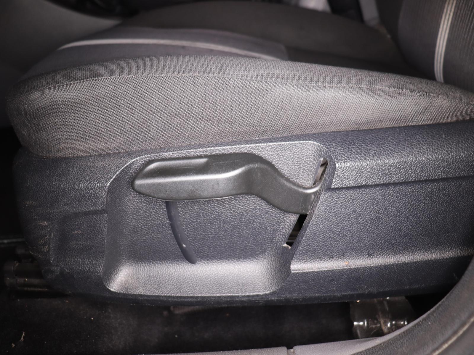 Ford Focus 2010 — photo 14