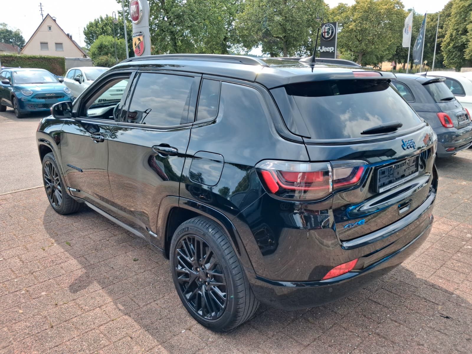 Fahrzeugabbildung Jeep Compass S Plug-In Hybrid 4WD Leder