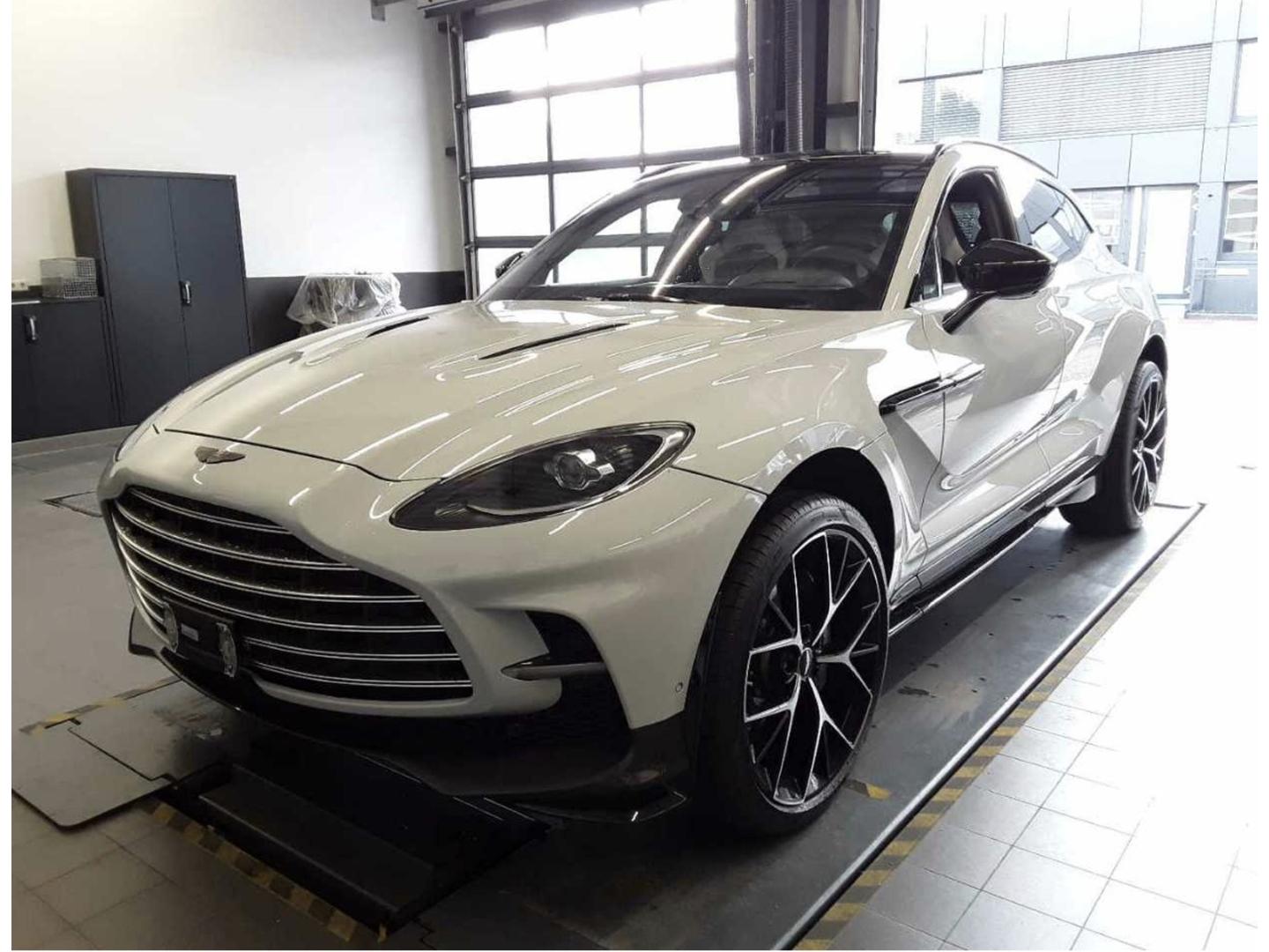 Aston Martin DBX