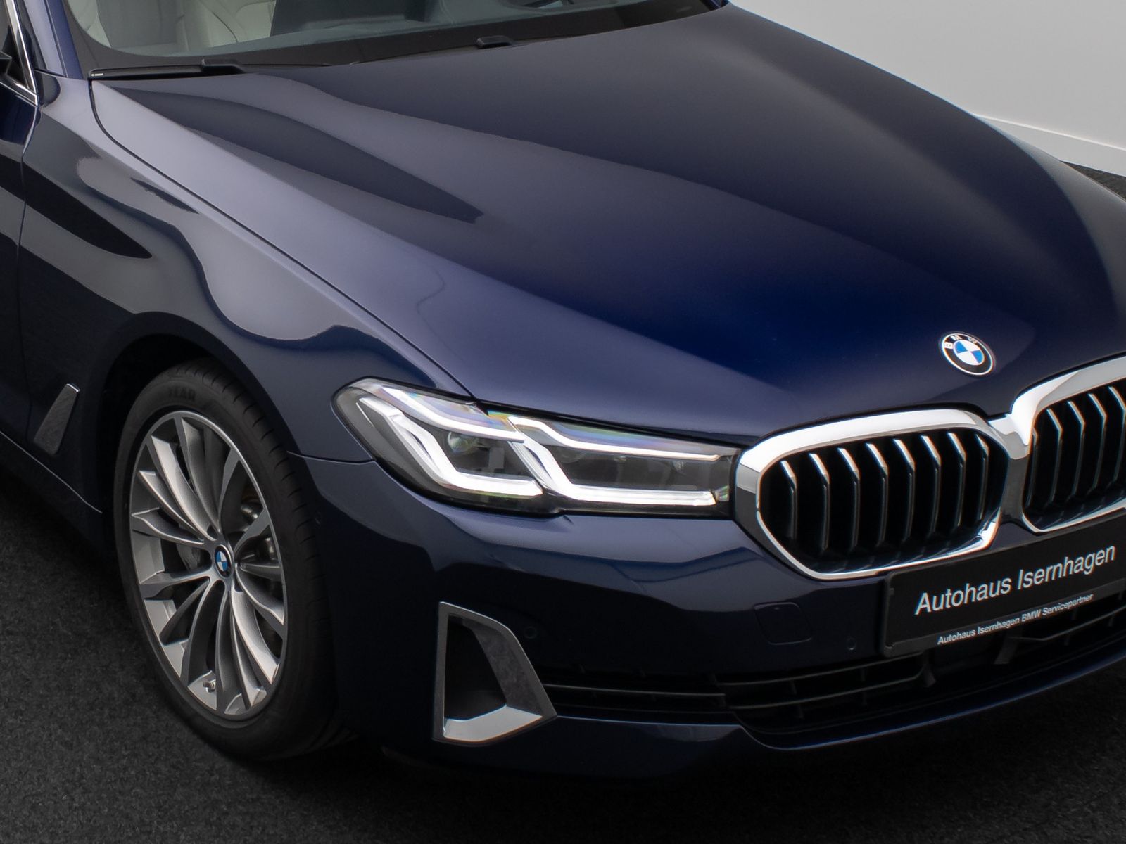Fahrzeugabbildung BMW 530d xD Luxury Line ACC H/K AHK Panorama HUD 19"