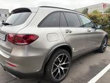 Mercedes-Benz GLC 300 e 4MATIC Hybrid Benzin/E - mit Hybrid-Antrieb: Beige, Geländewagen