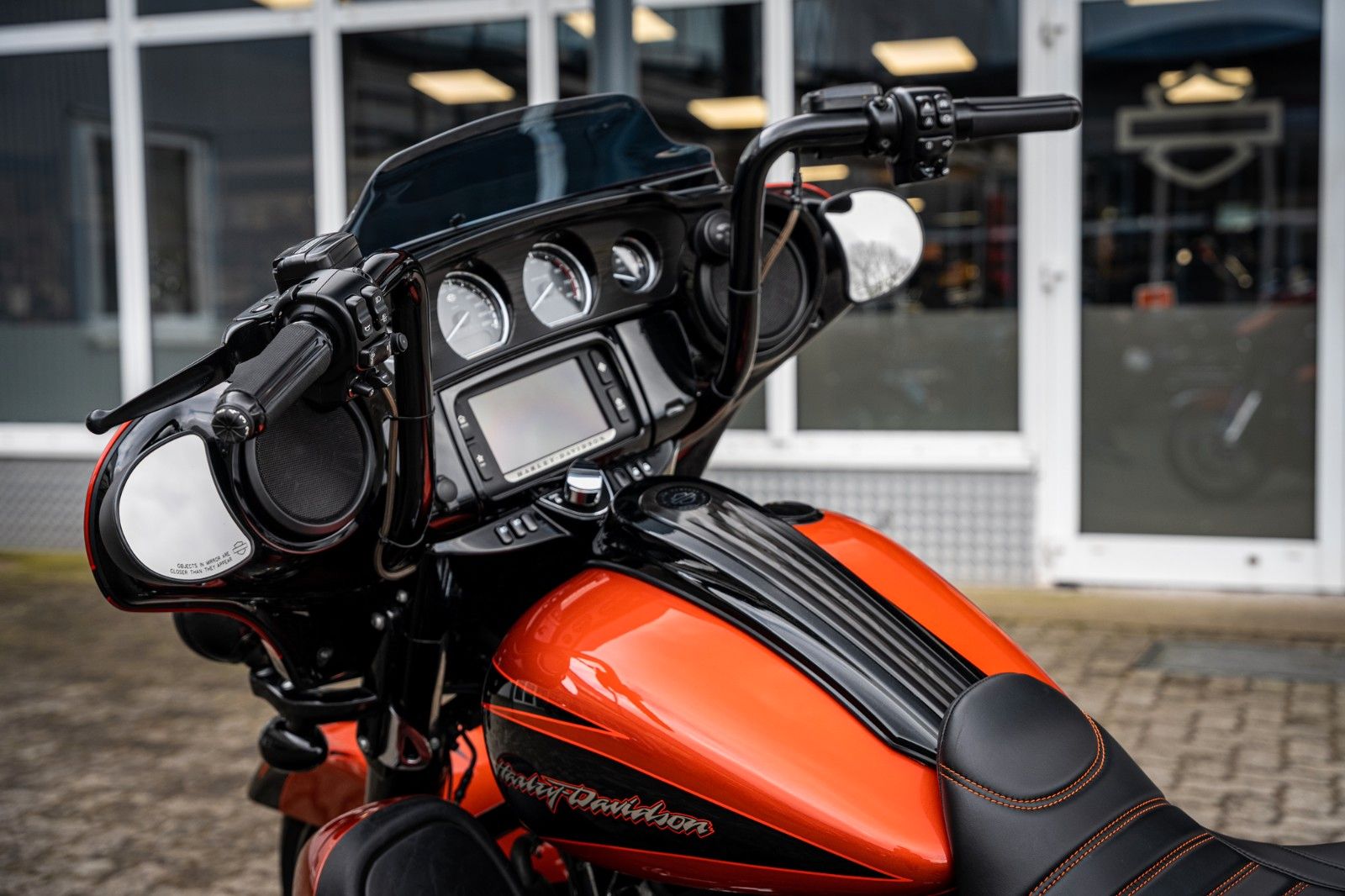 Fahrzeugabbildung Harley-Davidson CVO STREET GLIDE 114 cui FLHXSE - Jekill Ape