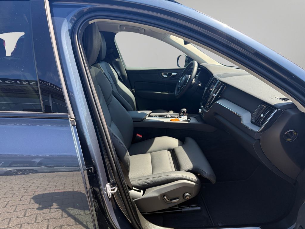 VOLVO XC60 T6 AWD Plug-in Hybrid Plus Dark 360° VOLVO XC60 T6 AWD Plug-in Hybrid Plus Dark 360°