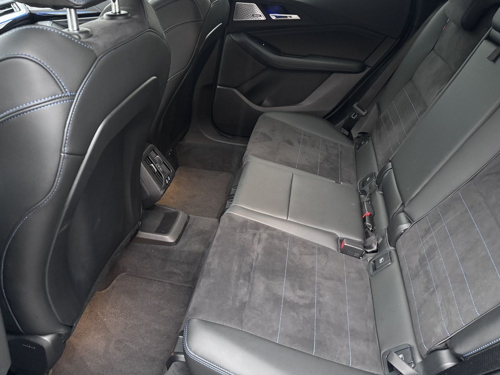 BMW 223 Active Tourer - Bild 15