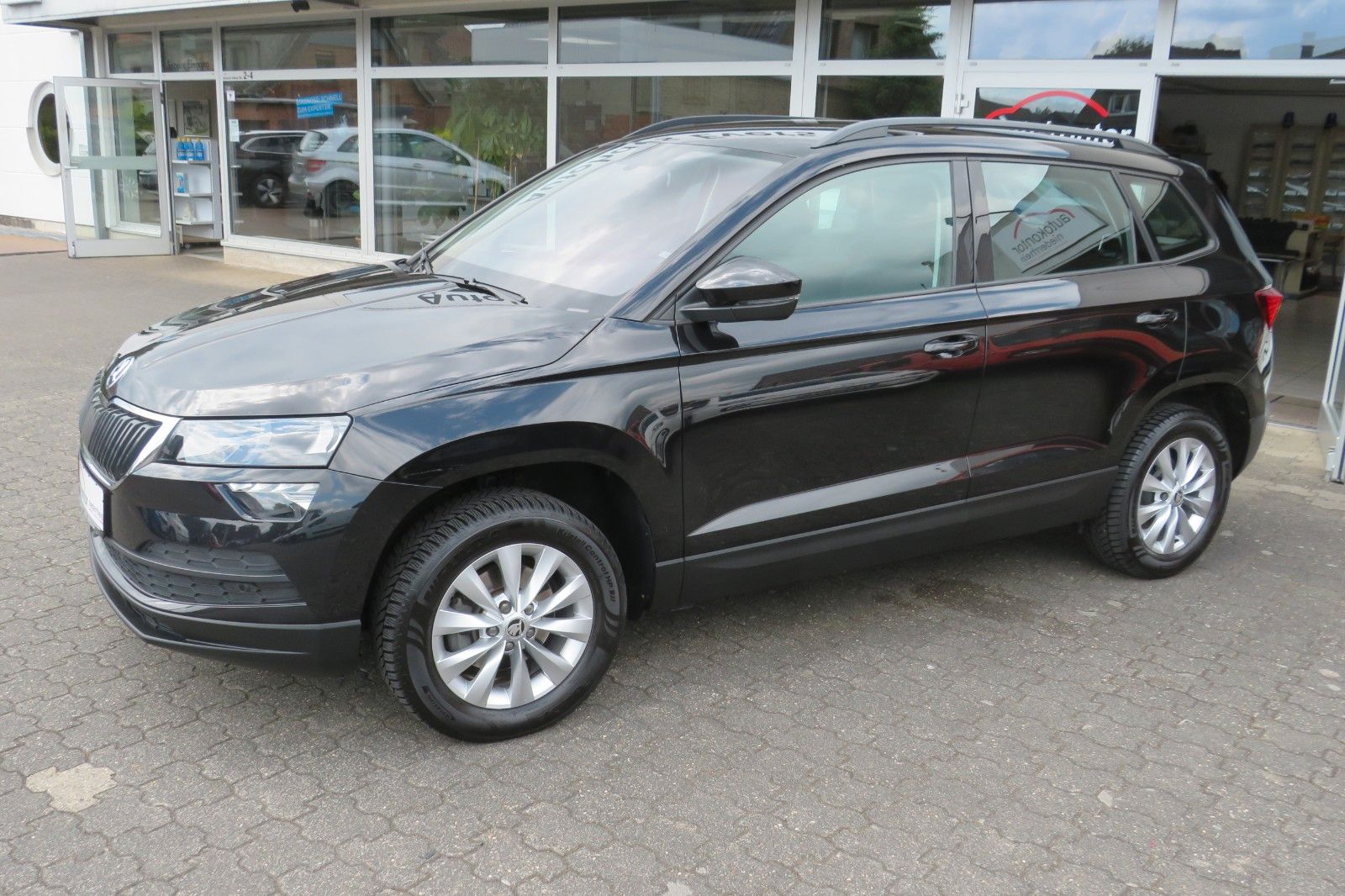 Fahrzeugabbildung SKODA Karoq Ambition DSG GRA AHK SITZH. KAMERA NAVI 1.