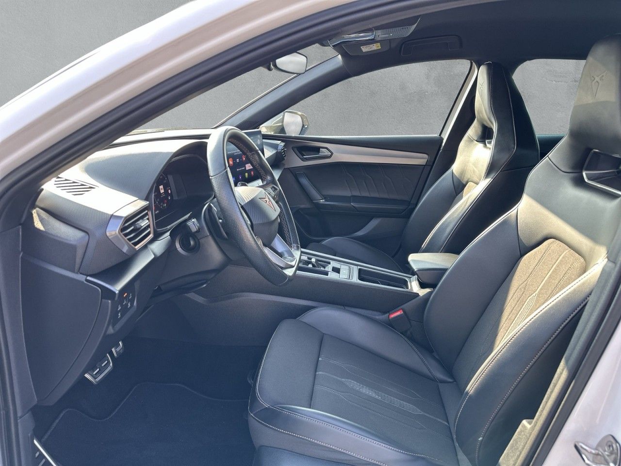 Fahrzeugabbildung CUPRA Leon Sportstourer VZ 2.0 TSI 4Drive DSG - mit KI generiert/bearbeitet