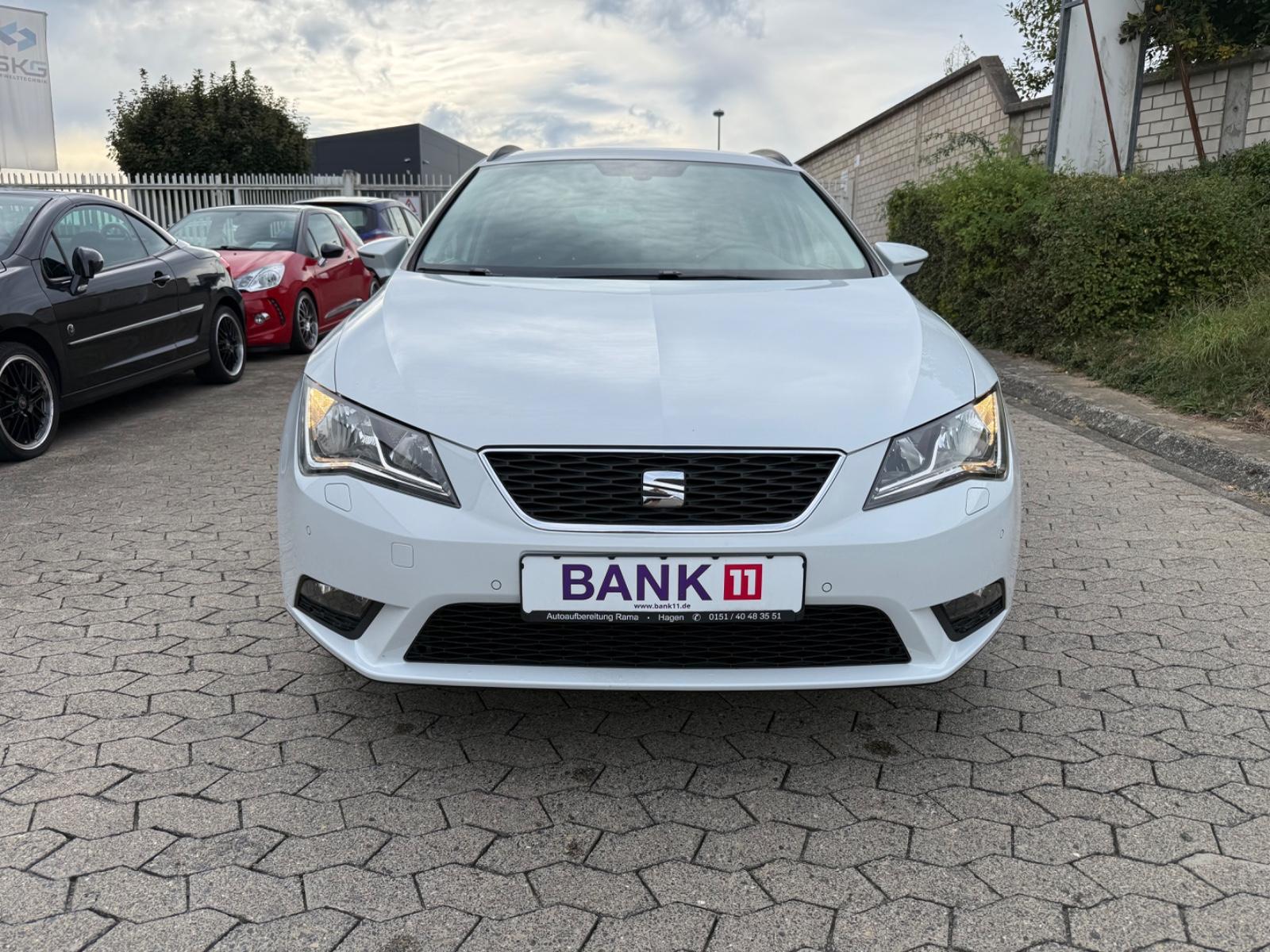 Seat Leon 2014 — вигляд ззаду