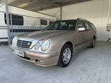 Mercedes-Benz E 200 KOMPRESSOR T CLASSIC - Mercedes-Benz E 200 aus 2001