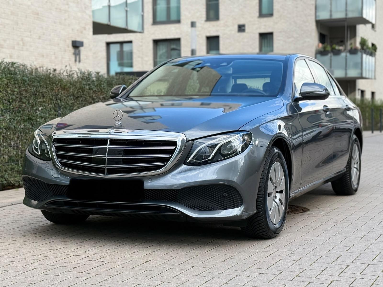 Mercedes-Benz E 220 E Limousine E 220 d