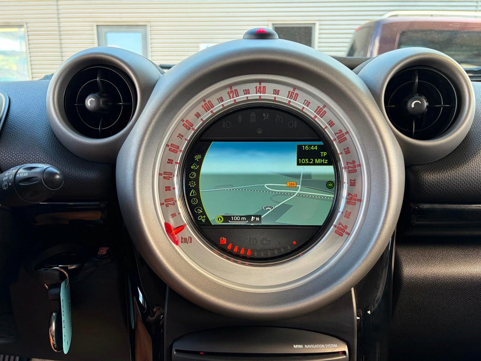 MINI COOPER SD Countryman Aut-F1 Leder Navi PDC Xenon
