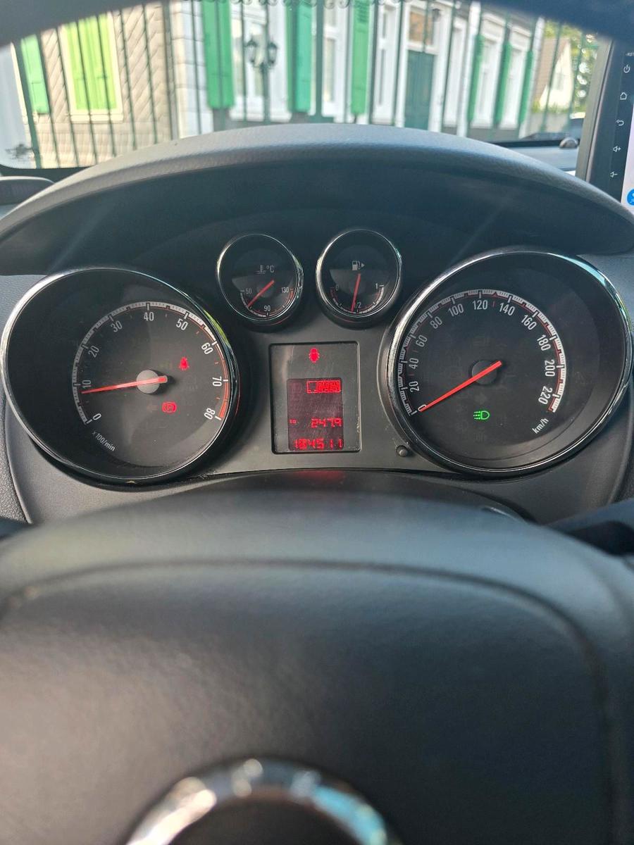 Opel Meriva 2011 — photo 10