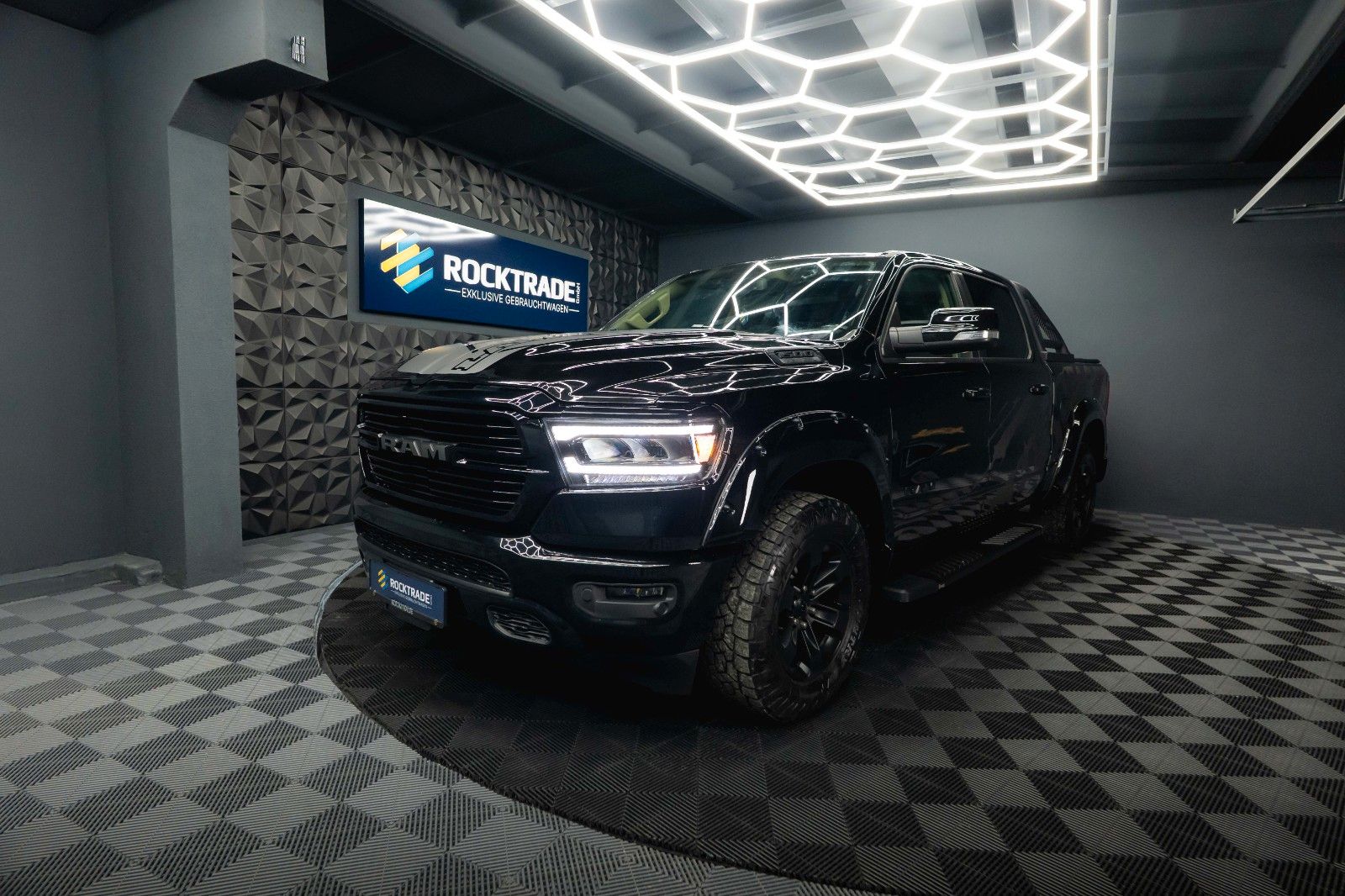 Fahrzeugabbildung Dodge RAM 5.7 V8 HEMI 4x4 LARAMIE Offroad Night LED