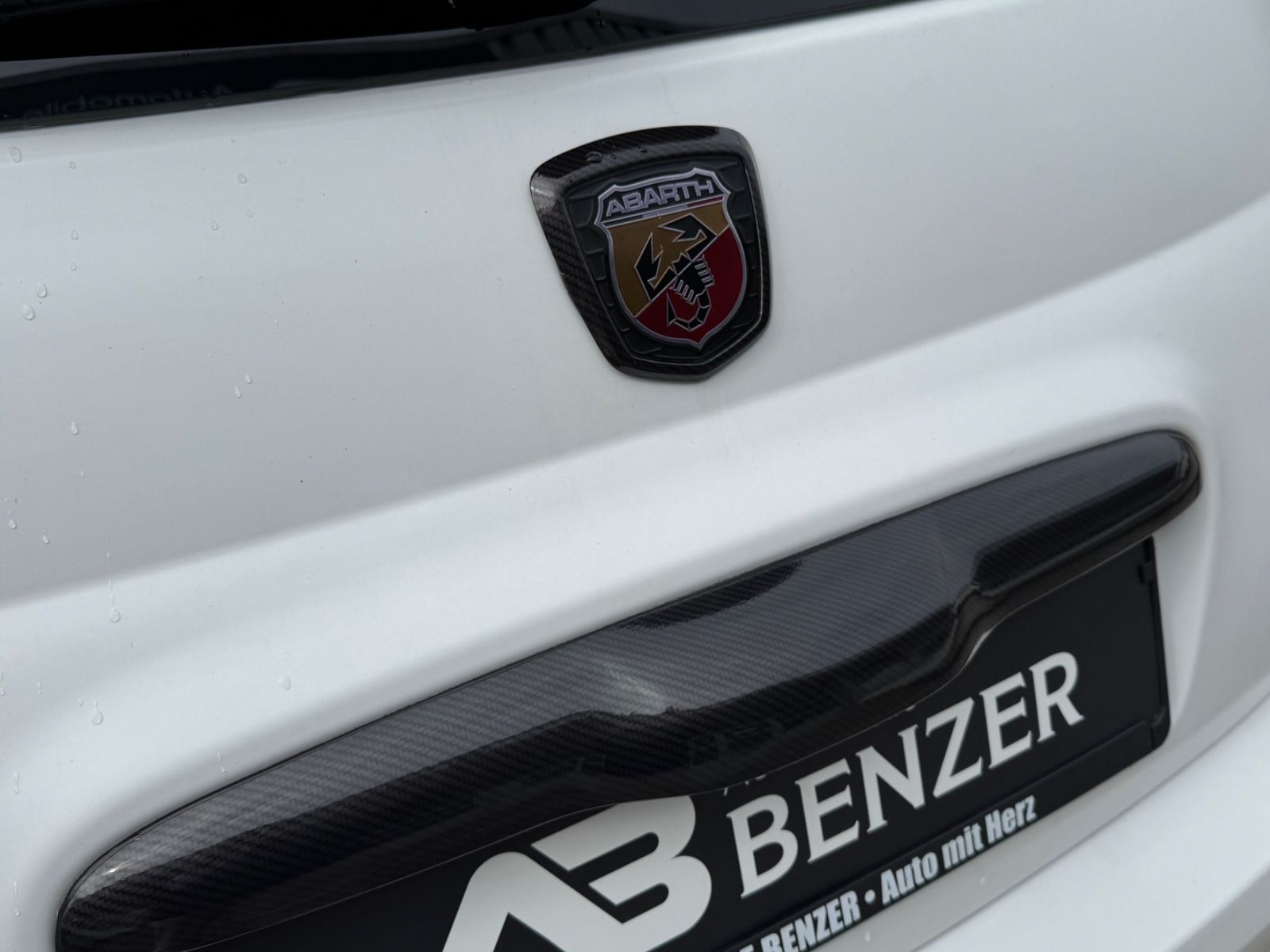 Fahrzeugabbildung Abarth 595 esseesse/CARBON/Akrapovic/MATT/Maxton-Design