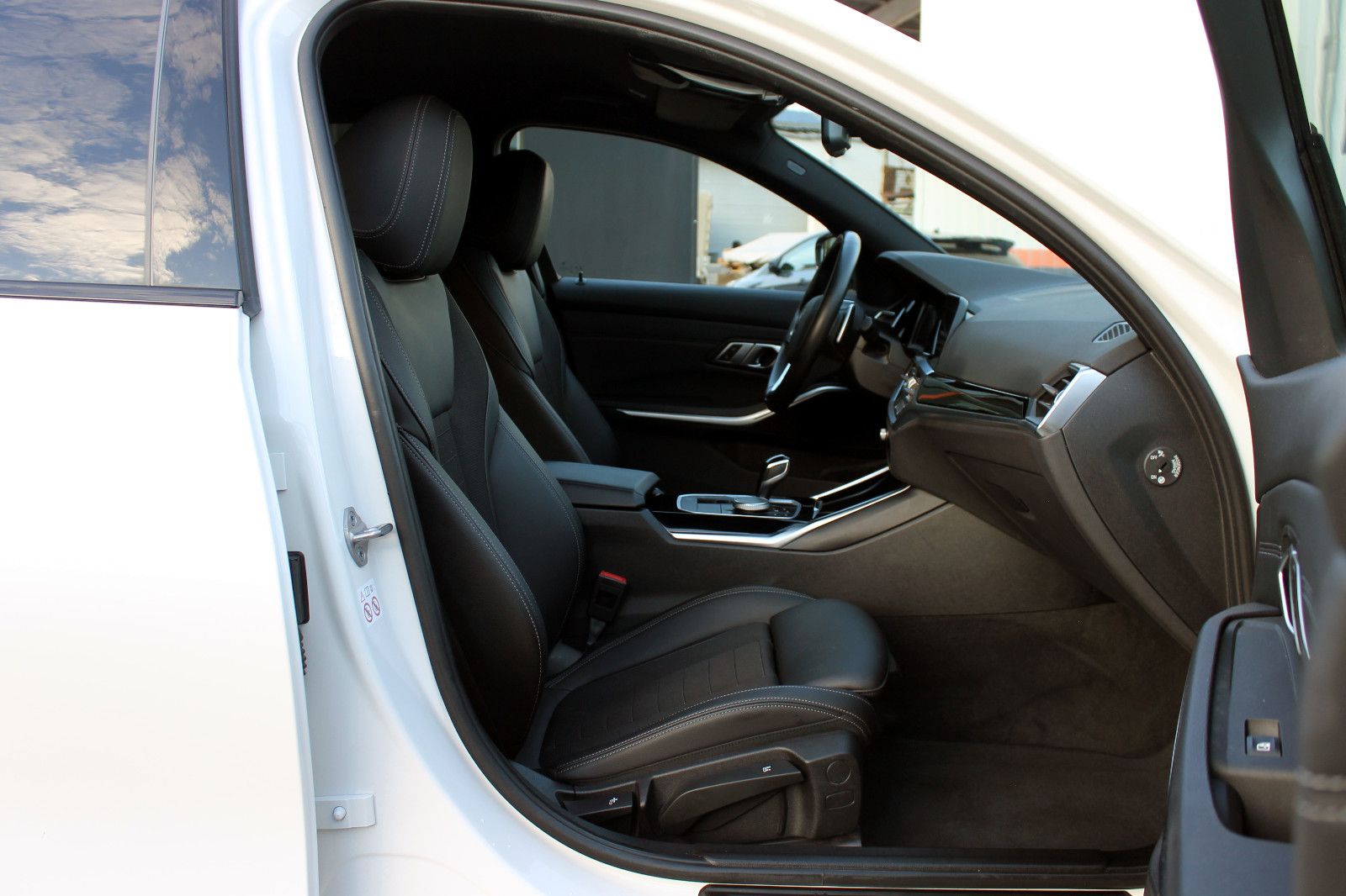 Fahrzeugabbildung BMW 330i Touring Sport-Line Steptr. LED ACC KAM AHK