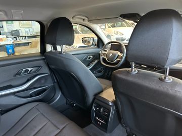 BMW 318i  Touring *Parkass.*Led*elek. Heck*