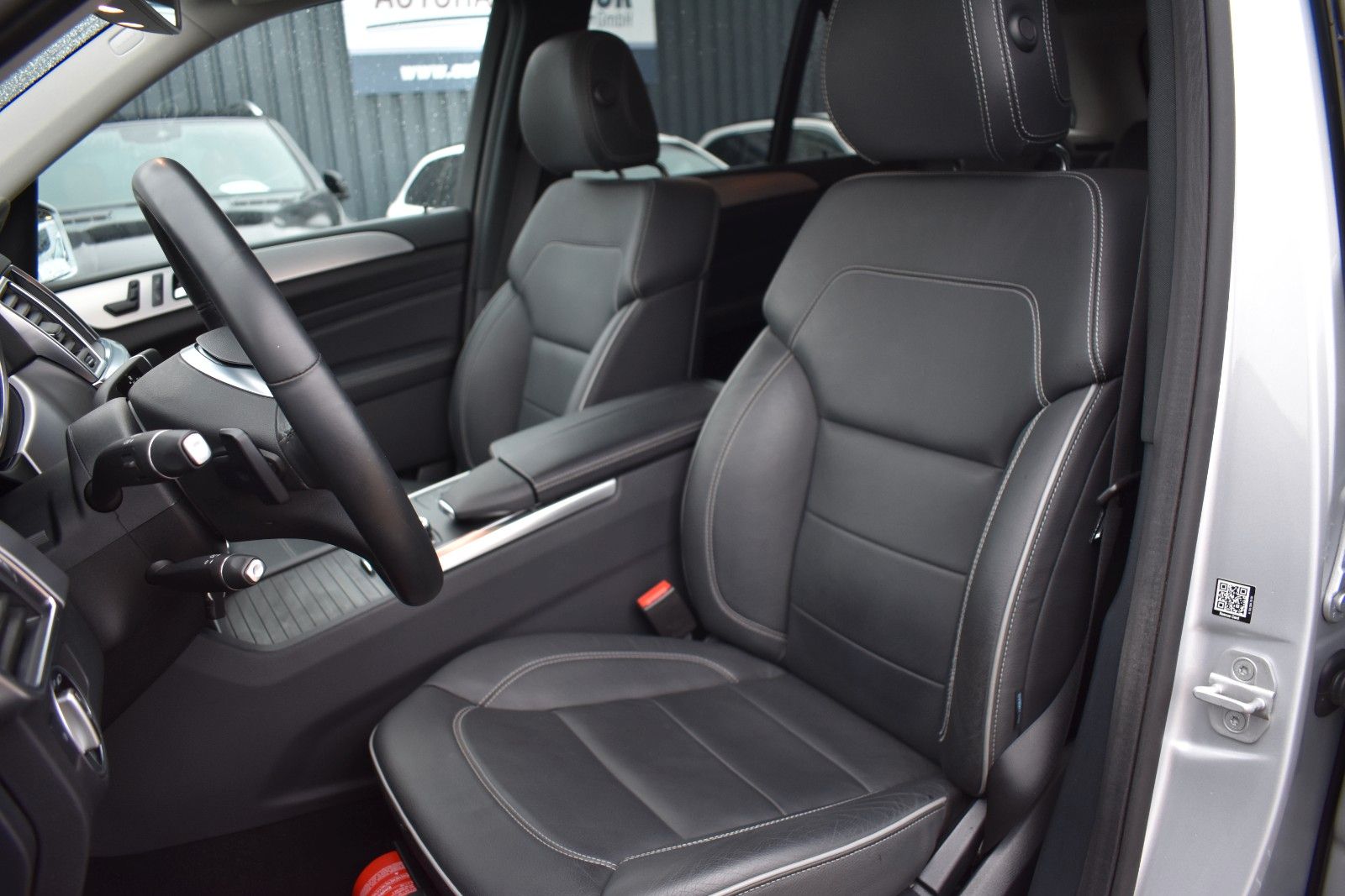 Fahrzeugabbildung Mercedes-Benz ML 350 CDI BlueTec 4Matic AHK/PANO/DISTRONIC