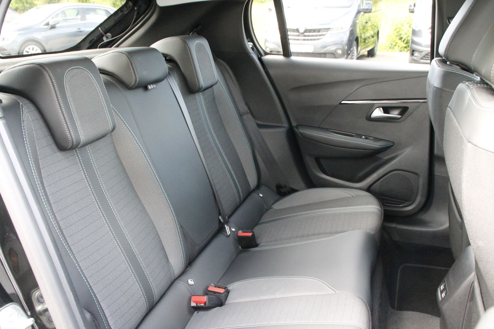 Fahrzeugabbildung Peugeot e-208 Allure Pack