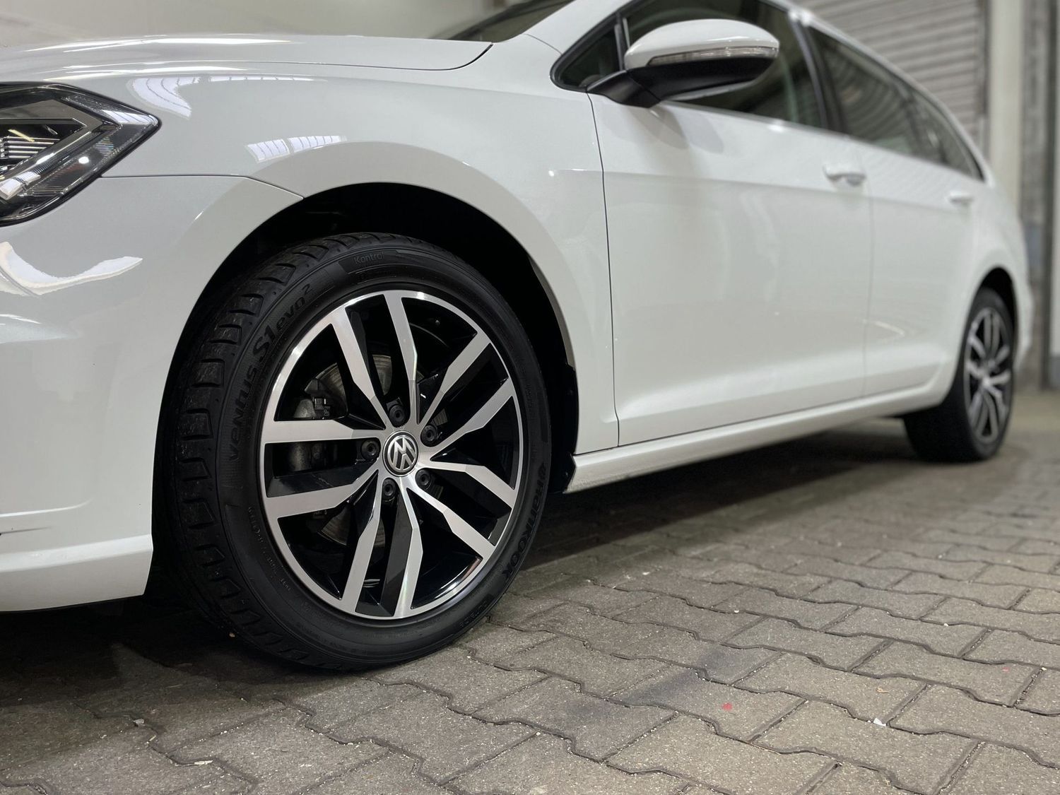 Fahrzeugabbildung Volkswagen Golf Variant VII Highline #LED#ACC#AHK#Alcantara