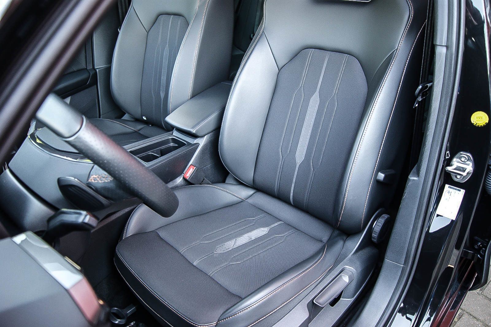 Fahrzeugabbildung CUPRA Leon Sportstourer e Hybrid DSG XL-VISION 1.HAND