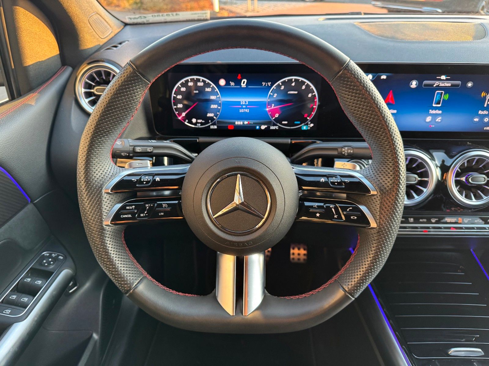 Fahrzeugabbildung Mercedes-Benz B 200 AMG+AHK+Ambiente+RFK+MBUX+Night