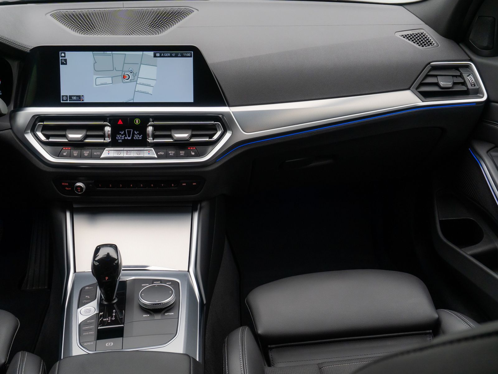Fahrzeugabbildung BMW 320i Sport Line Stop&Go Kamera DAB Alarm Komfort