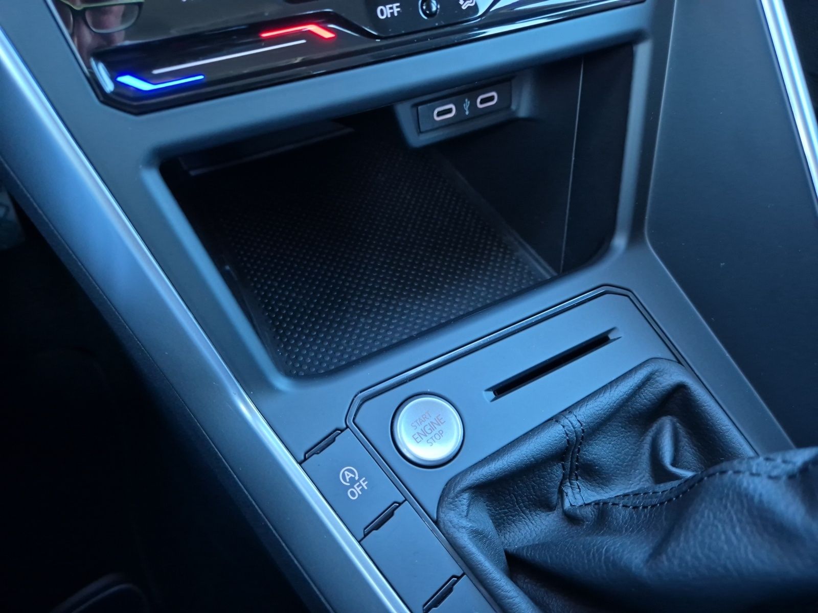 Fahrzeugabbildung Volkswagen Taigo TSI Life LED AID ACC RFK SH LM