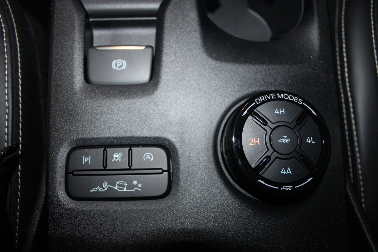 Fahrzeugabbildung Ford Ranger Platinum Automatik LEDER B&O ROLLO AHK