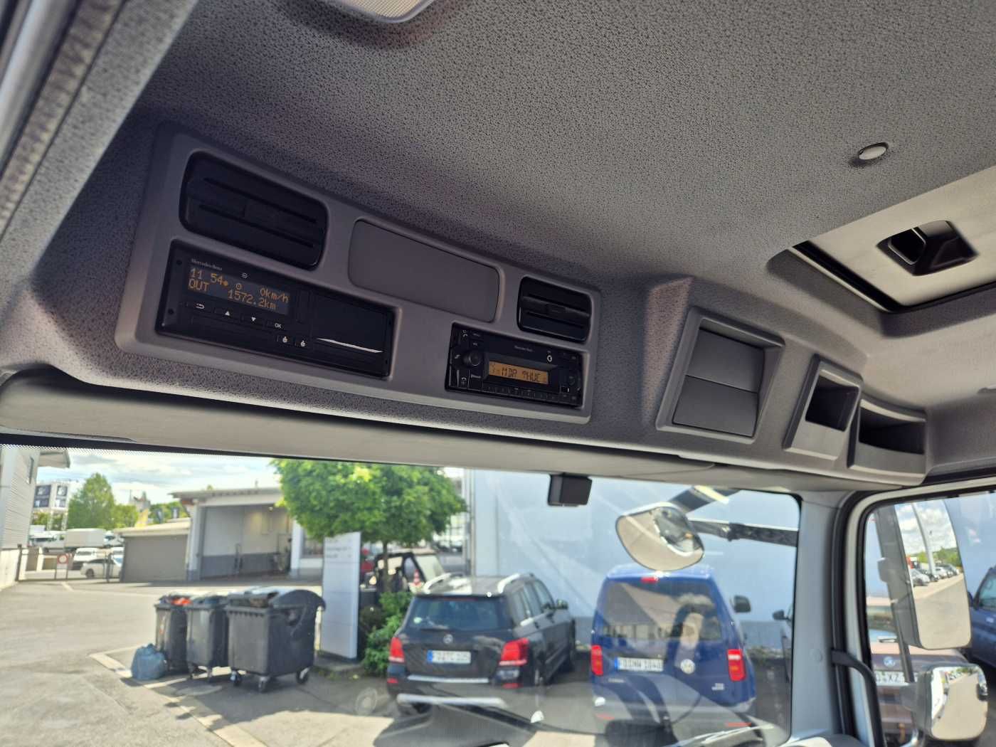 Fahrzeugabbildung Mercedes-Benz Atego 818 L Fahrgestell, 2 Stück vorhanden