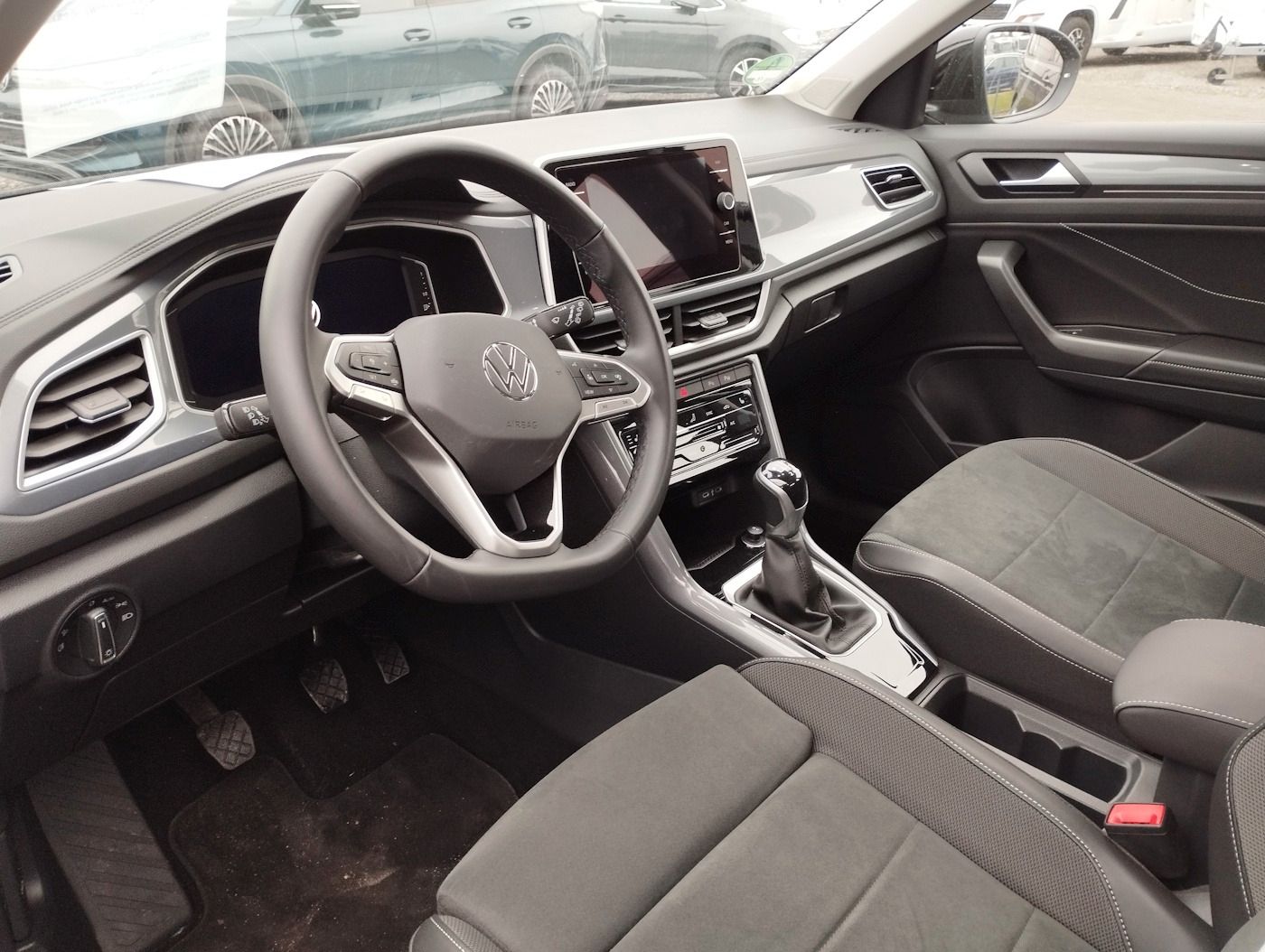 Fahrzeugabbildung Volkswagen T-Roc 1.5 Style NEU42T AHK LED ACC SHZ NAVI PDC