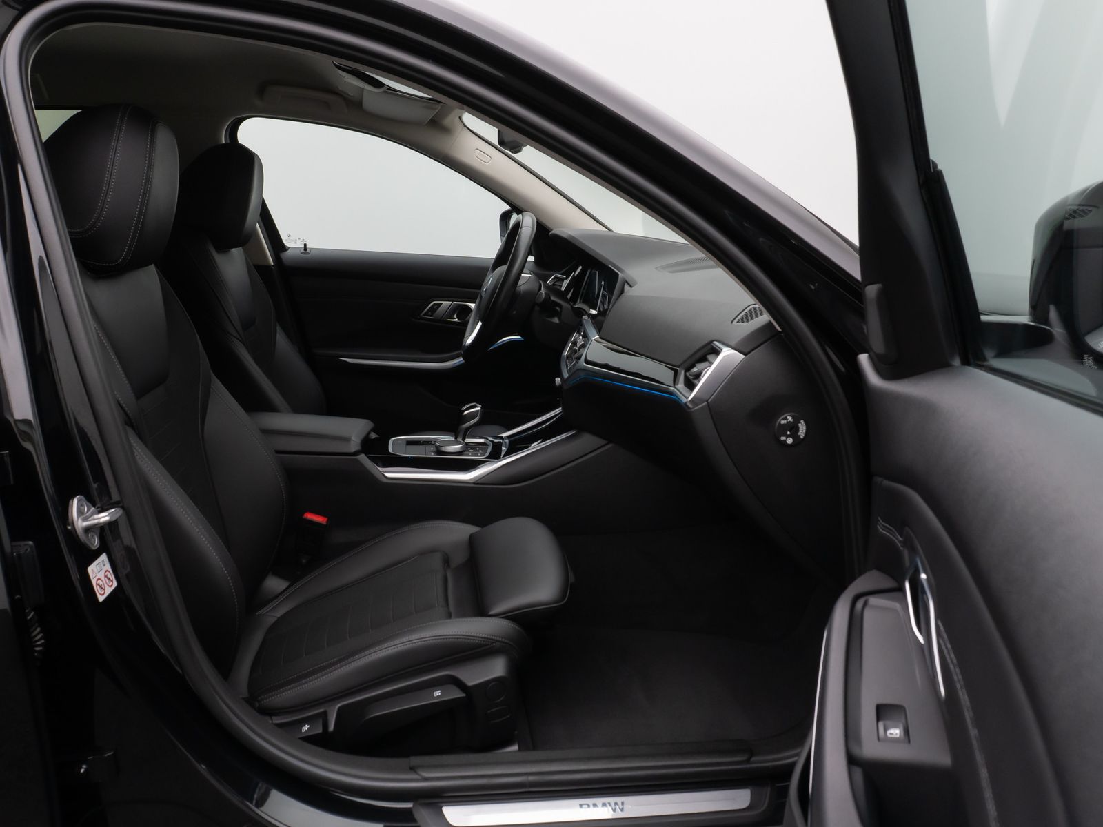 Fahrzeugabbildung BMW 330e xD Sport Line Kamera Laser HUD DAB HiFi AHK