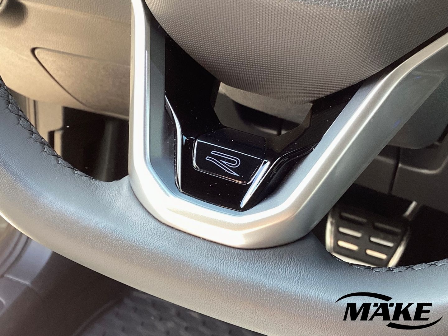 T-Roc R-Line 1.5 TSI DSG AHZV IQ.L ACC BLACK STD