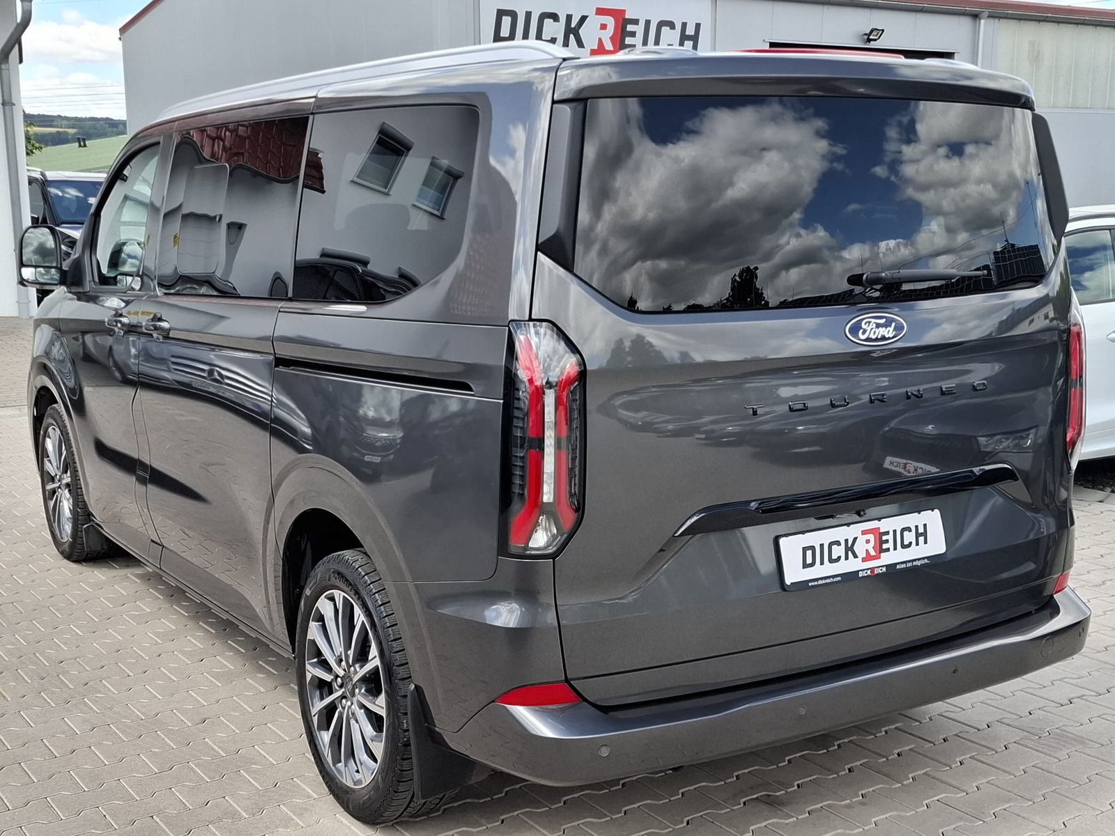 Fahrzeugabbildung Ford Tourneo Custom L1 Titanium X MATRIX*STANDH.*AHK