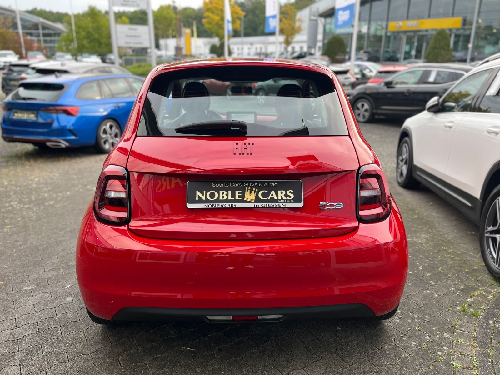 Fahrzeugabbildung Fiat 500e  42 kWh Akku Red NAVI KLIMA