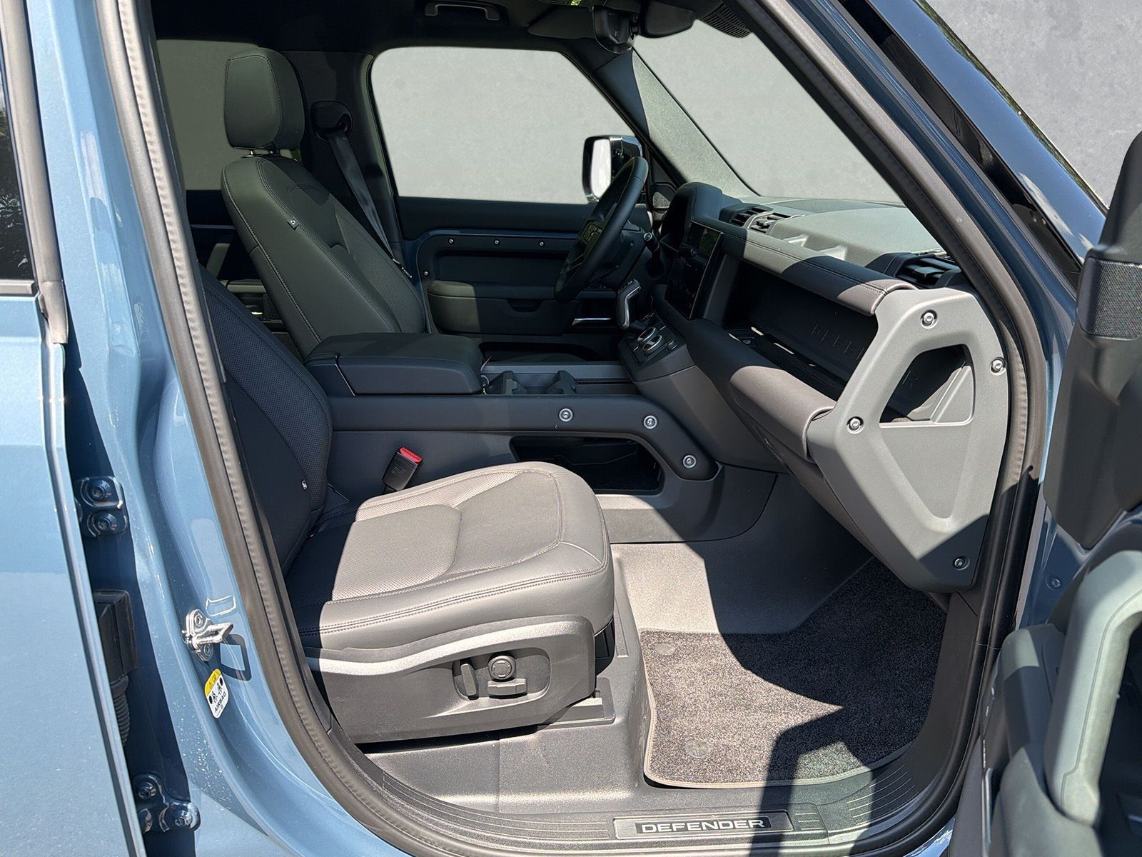 Land Rover Defender 110 D300 X-Dynamic SE / AHK / Black Pac foto 3