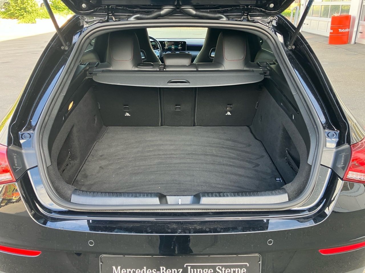 Fahrzeugabbildung Mercedes-Benz CLA 250 4MATIC Shooting Brake AMG+STNDHZ+ALLRAD+